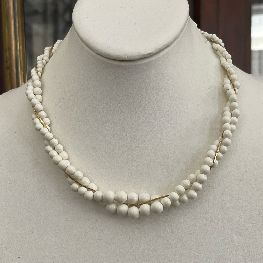 1950s graduated white lucite gold tone necklace